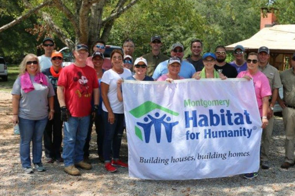 hab for humanity group shot