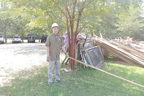 shot of SBY with wood